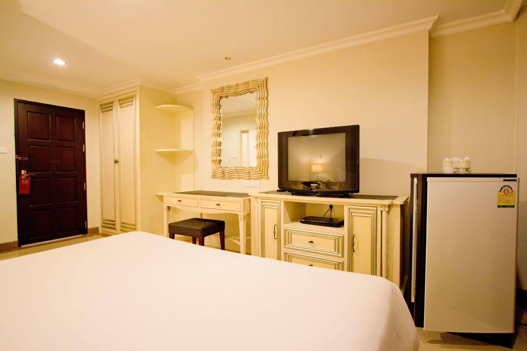 Lk Mansion Aparthotel Pattaya Bagian luar foto