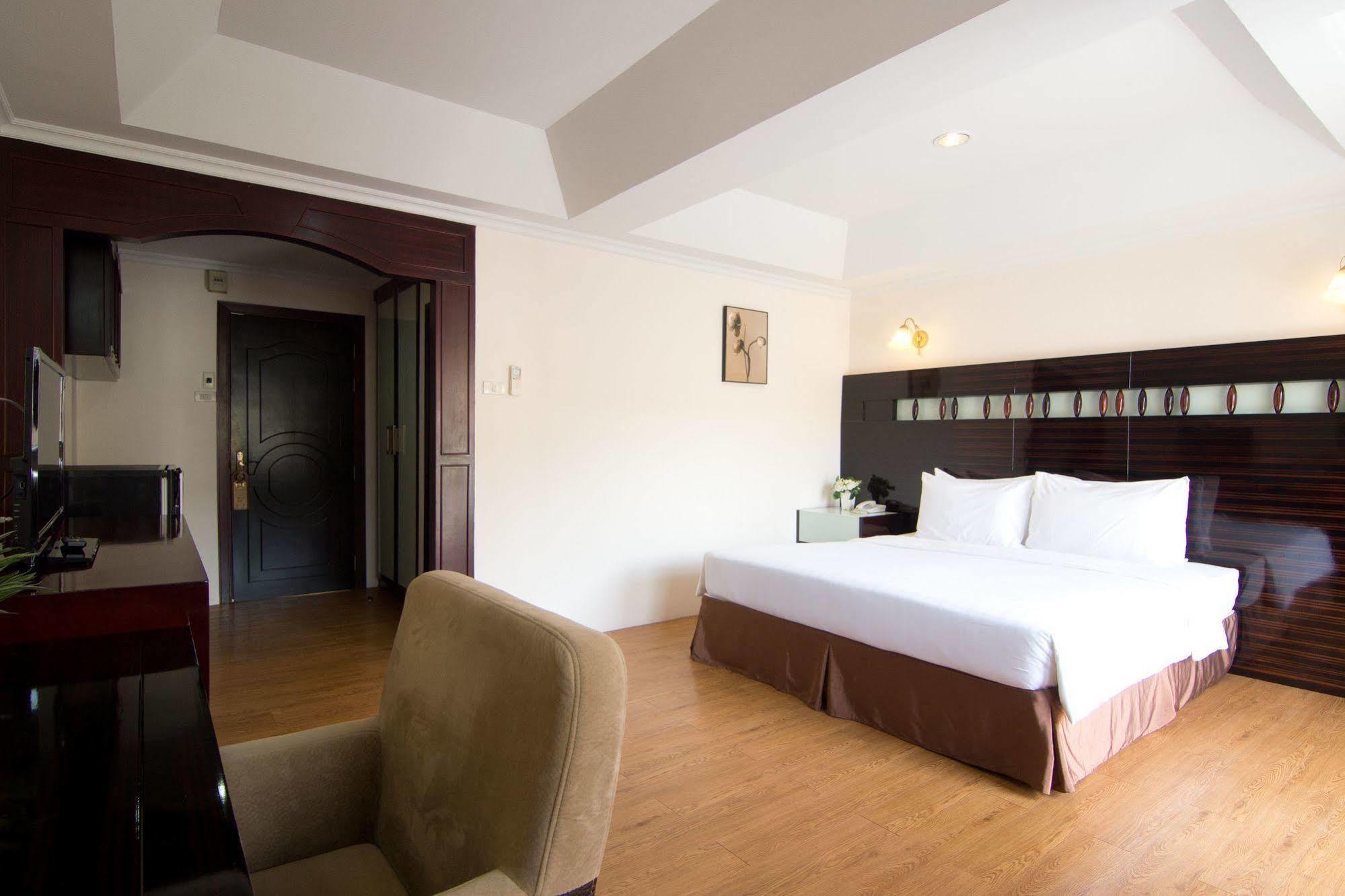 Lk Mansion Aparthotel Pattaya Bagian luar foto